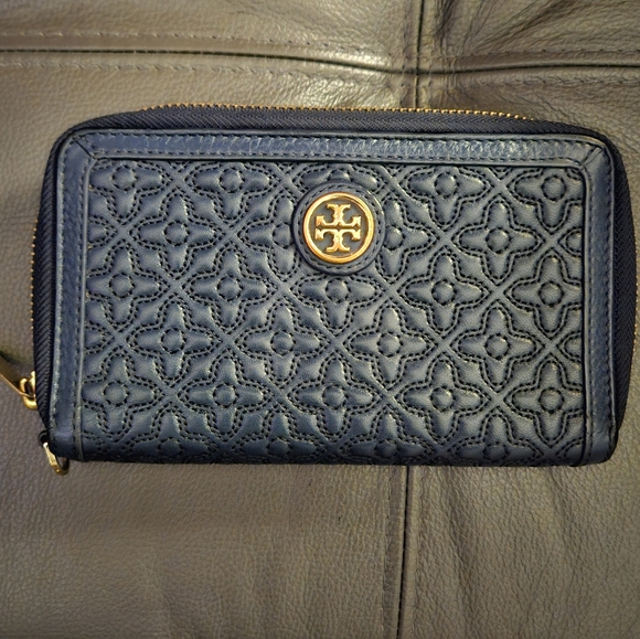 Tory Burch Navy Nylon Tote Bag W/ Wallet - Picture 9 of 10